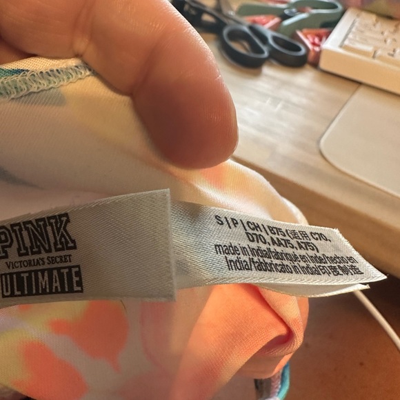 New Pink swim to gym top - Picture 2 of 3